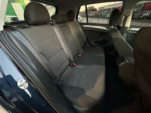 Used 2016 Volkswagen Golf S image 17