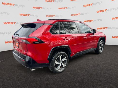 Used 2022 Toyota RAV4 SE image 5