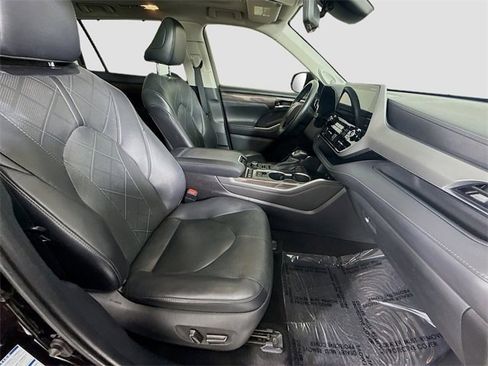 Used 2021 Toyota Highlander Platinum image 30