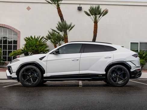Used 2024 Lamborghini Urus S image 2
