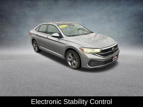 Used 2023 Volkswagen Jetta SE FWD image 9