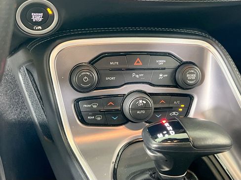 Used 2022 Dodge Challenger SXT w/ Plus Package image 15