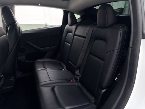 Used 2020 Tesla Model Y Long Range image 32