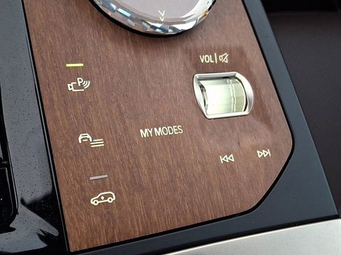 Used 2022 BMW iX xDrive50 w/ Premium Package image 19