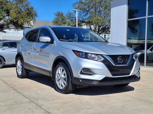 Used 2022 Nissan Rogue Sport S image 2