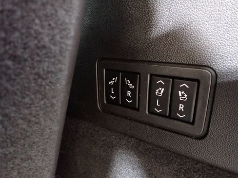 Used 2020 Cadillac XT6 Premium Luxury FWD image 17