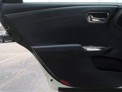 Used 2018 Toyota Avalon Limited image 49
