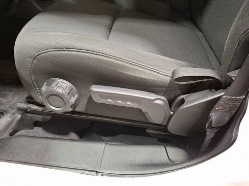 Used 2022 Jeep Gladiator Willys image 11