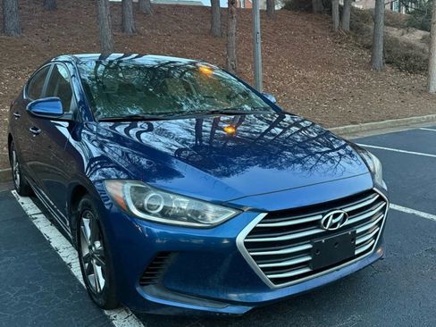 Used 2017 Hyundai Elantra SE image 3