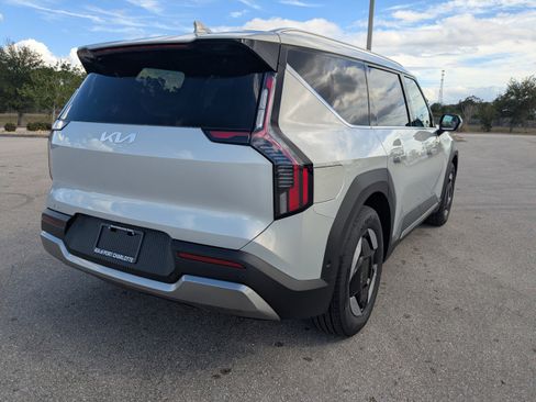 New 2026 Kia EV9 Wind image 5