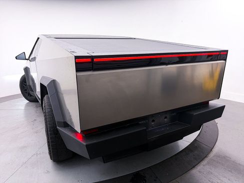 Used 2024 Tesla Cybertruck AWD Crew Cab image 4