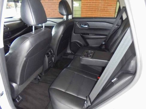Used 2024 Nissan Rogue SV w/ SV Premium Package FWD image 9