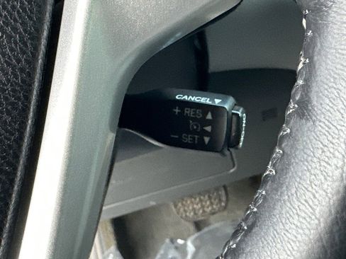 Used 2017 Toyota Sienna XLE w/ XLE Navigation Package FWD image 31