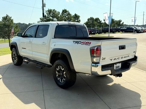 Used 2020 Toyota Tacoma TRD Off-Road AWD/4WD image 4