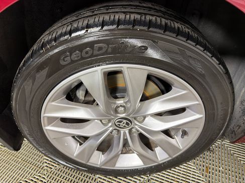 Used 2020 Toyota Avalon XLE FWD image 17