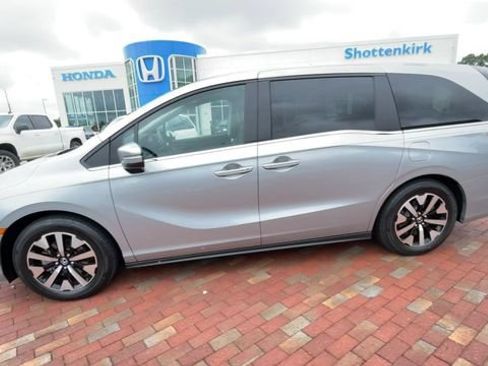 Certified 2025 Honda Odyssey EX-L image 6