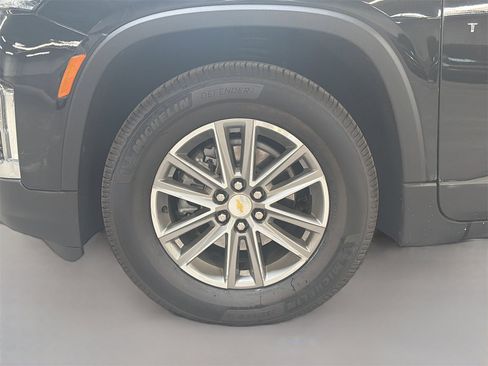 Used 2024 Chevrolet Traverse LT image 32