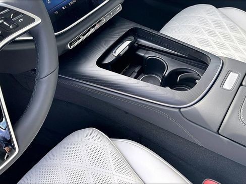 New 2026 Mercedes-Benz E 450 4MATIC Sedan image 8