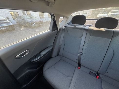 Used 2025 Kia K4 LXS image 40