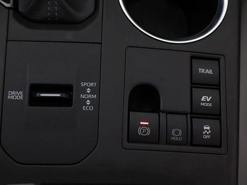 Used 2024 Toyota Highlander XLE AWD/4WD image 55