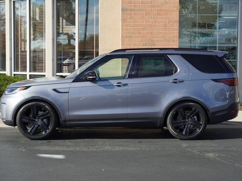 Used 2025 Land Rover Discovery S image 2