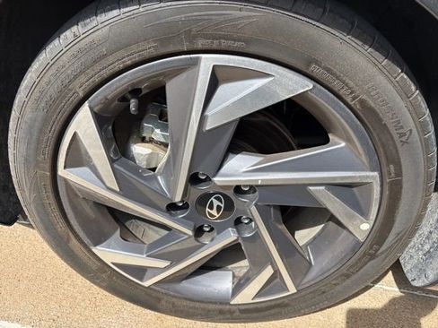 Used 2025 Hyundai Elantra Sport FWD image 7