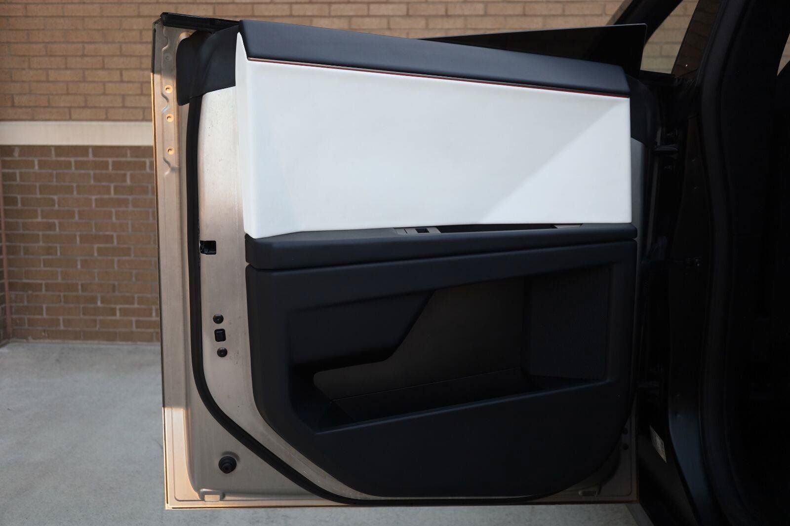 Used 2024 Tesla Cybertruck AWD Crew Cab image 21
