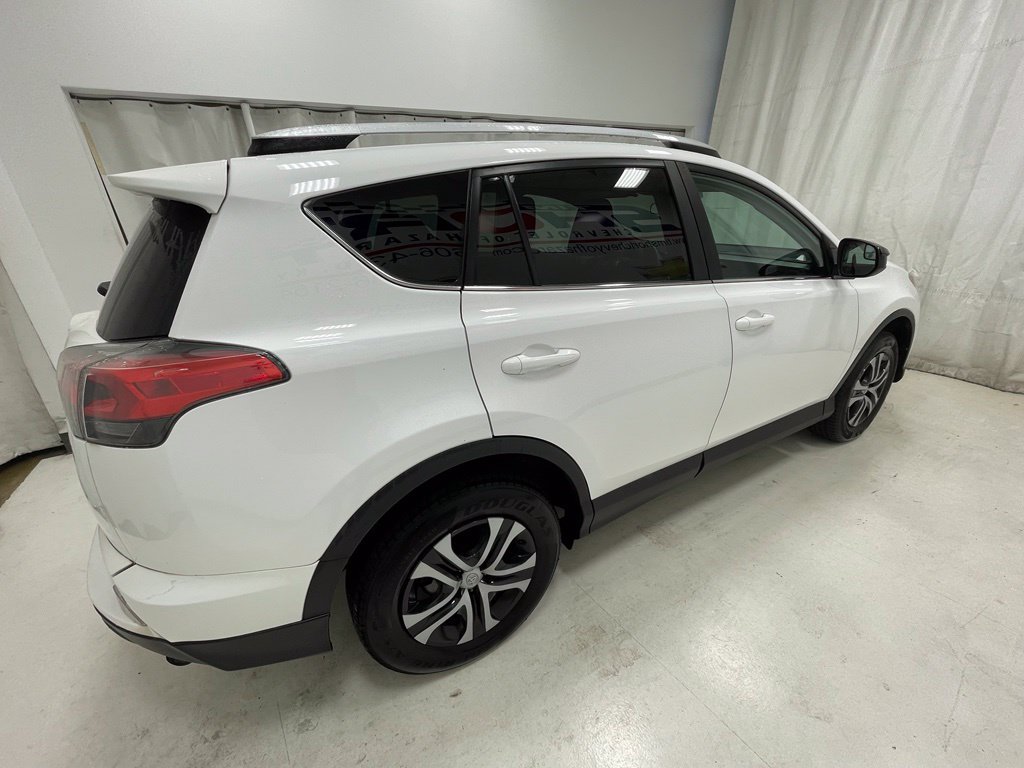 Used 2016 Toyota RAV4 LE AWD/4WD image 5