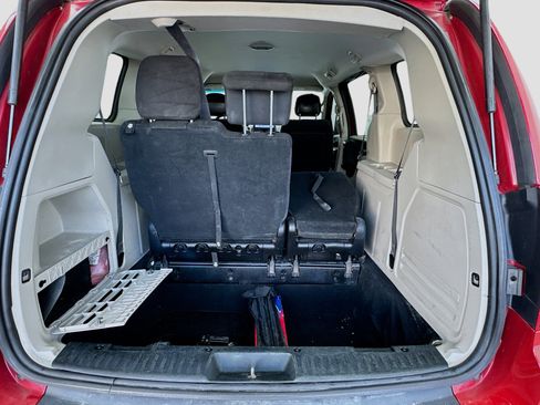 Used 2016 Dodge Grand Caravan American Value Package w/ UConnect Hands-Free Group FWD image 15