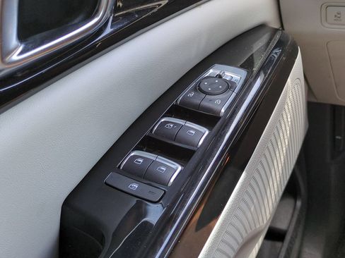Certified 2024 Kia Carnival EX FWD image 24