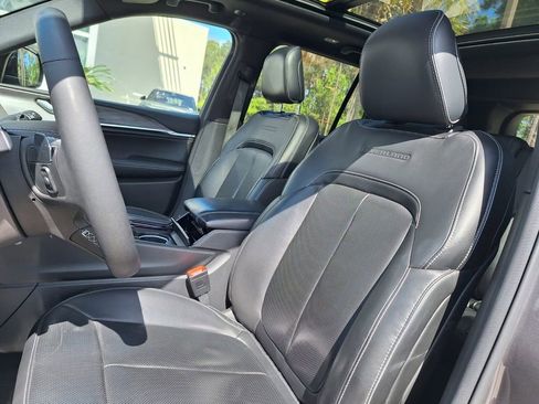Used 2023 Jeep Grand Cherokee Overland RWD image 11