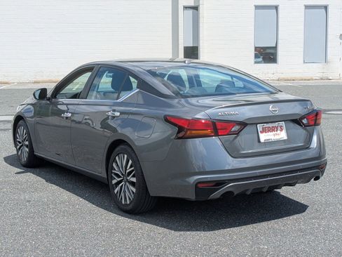 Used 2024 Nissan Altima 2.5 SV FWD image 6