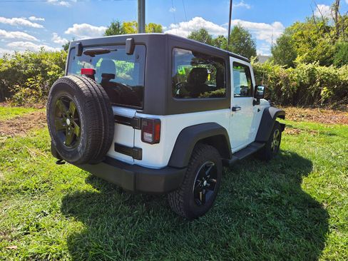Used 2015 Jeep Wrangler Sport w/ Quick Order Package 24S AWD/4WD image 5