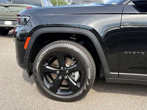 New 2026 Jeep Grand Cherokee L Limited w/ Limited Altitude Package AWD/4WD image 4