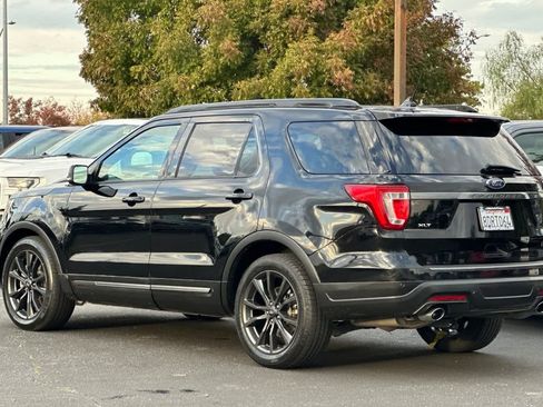 Used 2018 Ford Explorer XLT w/ Equipment Group 202A image 6