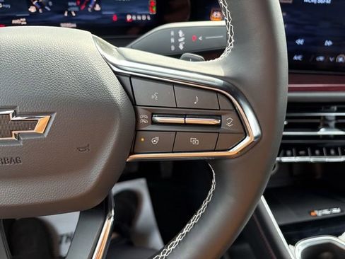 Used 2026 Chevrolet Traverse Z71 image 11