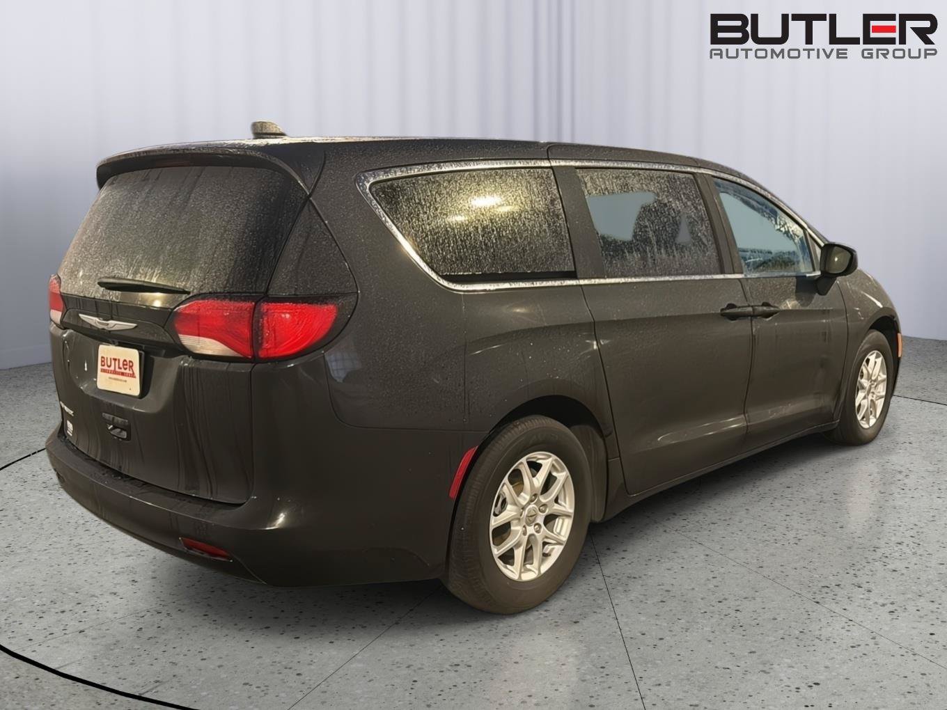 Used 2023 Chrysler Voyager LX FWD image 6