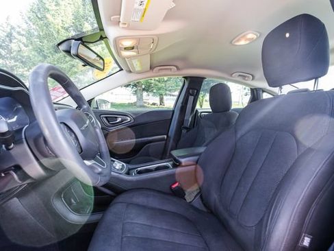 Used 2015 Chrysler 200 Limited FWD image 11