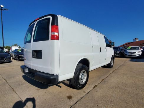 Used 2018 Chevrolet Express 2500 image 7