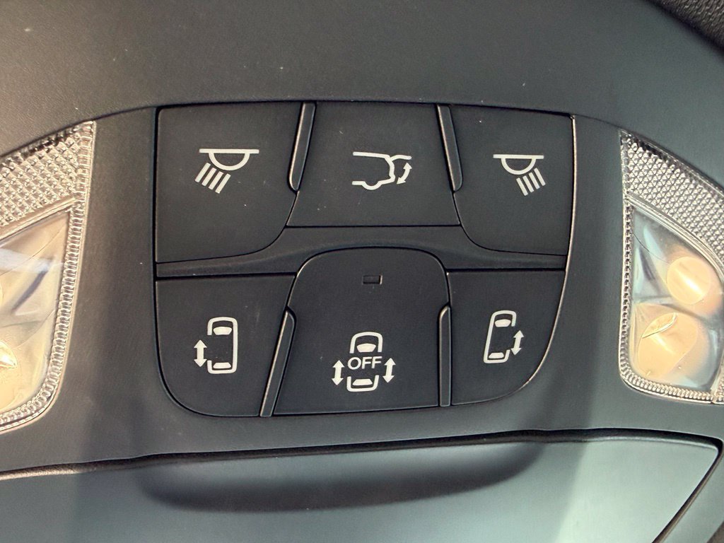 Used 2025 Chrysler Pacifica Limited FWD image 44