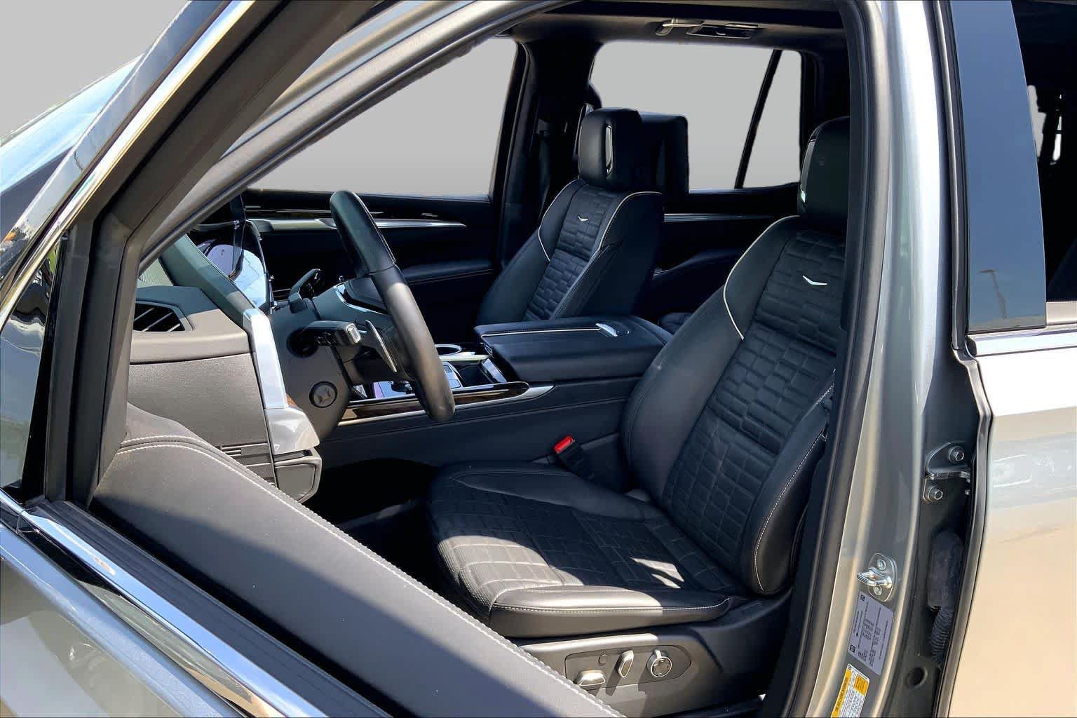 Used 2025 Cadillac Escalade Premium Luxury Platinum w/ LPO, Floor Liner Package AWD/4WD image 7
