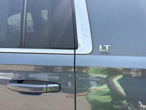 Used 2020 Chevrolet Suburban LT RWD image 13