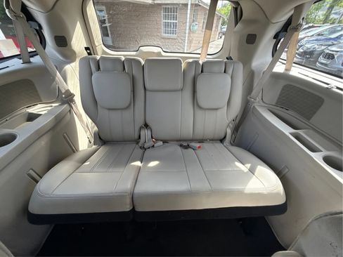 Used 2012 Chrysler Town & Country Touring-L w/ Entertainment Group #2 FWD image 34