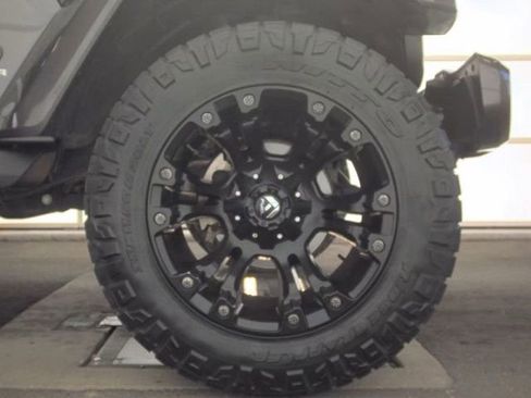 Used 2021 Jeep Gladiator Overland AWD/4WD image 21