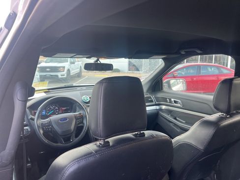 Used 2019 Ford Explorer XLT w/ XLT Sport Appearance Package image 15