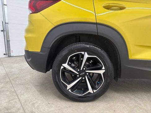 Used 2023 Chevrolet TrailBlazer RS w/ Sun and Liftgate Package FWD image 11
