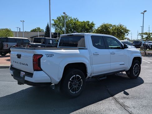 Used 2024 Toyota Tacoma TRD Sport AWD/4WD image 9