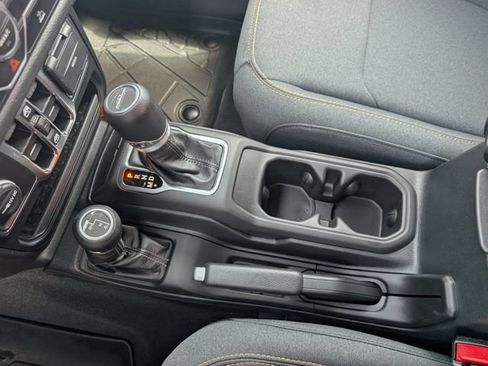Used 2025 Jeep Gladiator Sport AWD/4WD image 18
