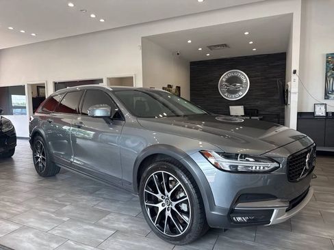 Used 2020 Volvo V90 T6 Cross Country AWD/4WD image 3