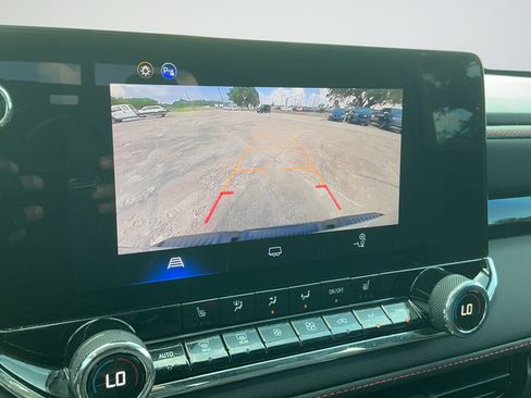 Used 2025 Chevrolet Colorado Z71 AWD/4WD image 12